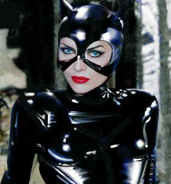 pics of anne hathaway as catwoman. “OMG Anne Hathaway in leather!